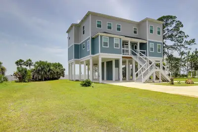 Image de Waterfront Family Home w/ Views in Carrabelle
