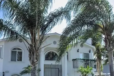 Image de Luxury 5-bedroom house with Ac in charming Carson