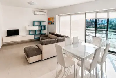Image de Sunny 3br Apartment with Coast View - Fl 2