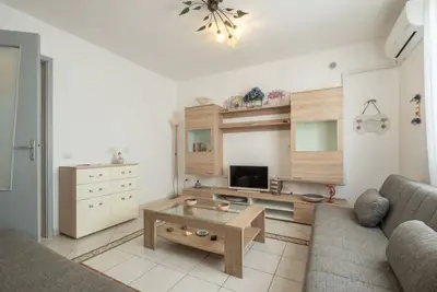 Image de A Cà du Peppino | Votre refuge au cœur de CalasettaDécouvrez le charme authentique de la Sardaigne en séjournant à A Cà du Peppino, un appartement chaleureux situé au cœur de Calasetta, à seulement 200 mètres du port touristique, des meilleurs