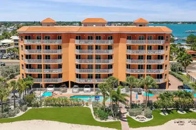 Image de Surf Beach Treasure Island Resort