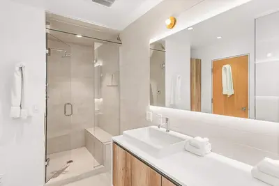 Image de Fifth Avenue Condominiums by Frias
