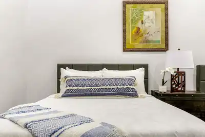 Image de Downtown Spacious Suites by Hosteeva