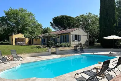 Image de Maison à Villecroze avec piscine et jardin