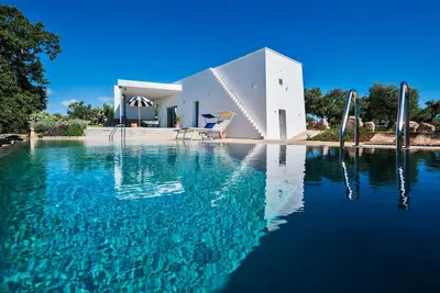 Image de Villa moderne avec piscine à Cisternino
