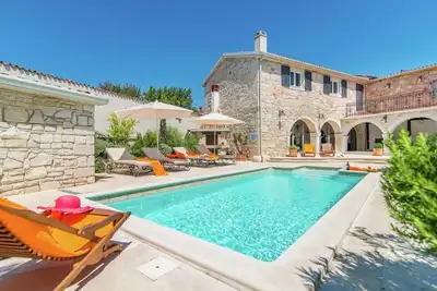 Villa rustique à Vrsar avec piscine privée