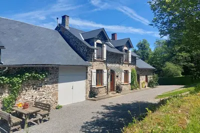 Image de Maison de vacances spacieuse à Sussac avec piscine