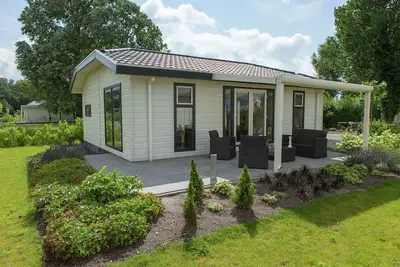 Image de Chalet moderne avec jardin, terrasse