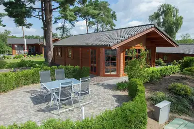 Image de Chalet en bois avec micro-ondes combiné