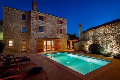 Magnifique villa avec piscine privée à Ližnjan