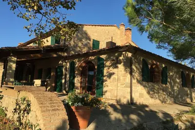 Image de maison de vacances Ă Chianni avec jardin