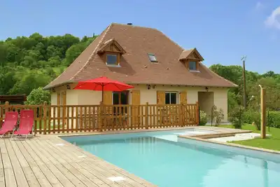 Image de Maison à Loubressac avec Piscine et Jardin