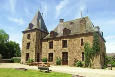 Chגteau Bodeux avec piscine privיe et sauna