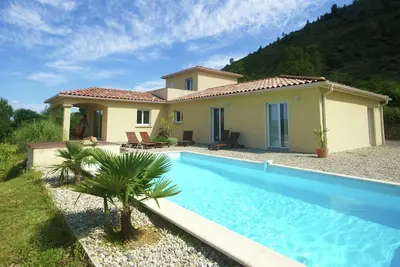 Image de Superbe villa avec vue sur la vallée aux Vans