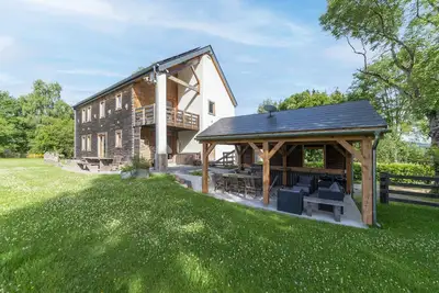 Image de Villa א Freyneux avec Jardin