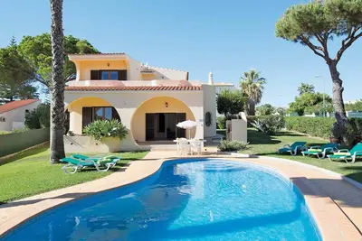Image de Villa splendide située à Vilamoura avec piscine privée