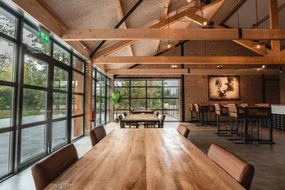 Image de Maisons et salle de groupe, à NatuurReservaat