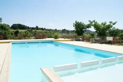 Image de Maison de vacances vintage avec piscine aux Vans