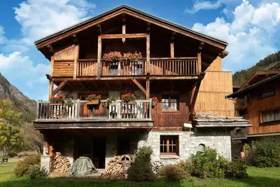 Image de Chalet avec vue sur le lac Ă du domaine skiable
