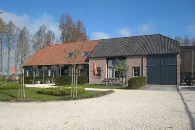 Image de Villa spacieuse près de la mer à Sluis