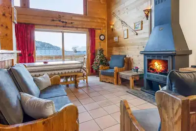 Image de Chalet moderne Ă Peisey-Nancroix avec balcon