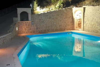 Image de Villa luxueuse avec piscine à Malades