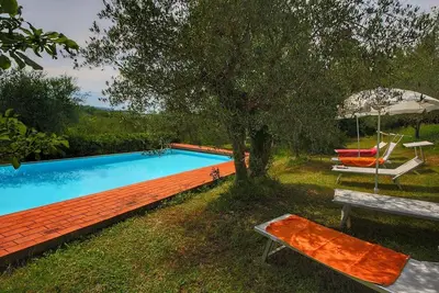 Image de Ferme chaleureuse avec piscine située à Le Tolfe