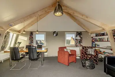 Image de Maison avec vinyles, vélos et voies navigables