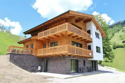 Image de Chalet à Saalbach-Hinterglemm avec sauna