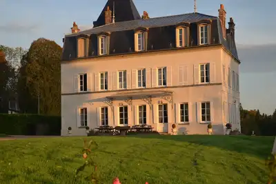 Image de Château à Asnières avec Tennis & Forêt