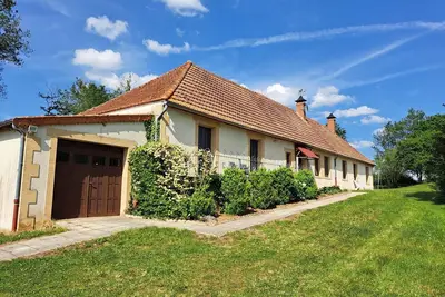 Image de Maison à Vieure près du lac et jardin