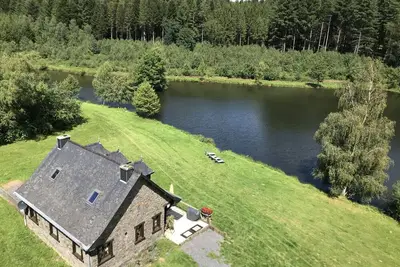 Image de Maison à la campagne sur un grand domaine