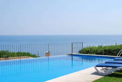 Appartement moderne avec piscine