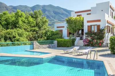 Villa א Lefkogia avec piscine privיe