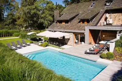 Image de Maison de vacances attrayante à Spa avec Piscine
