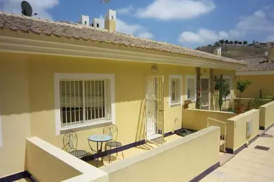 Image de Maison de vacances pittoresque avec piscine