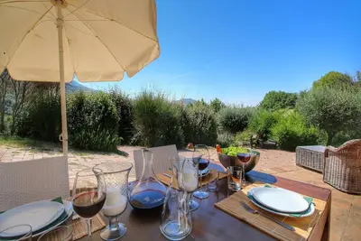 Image de maison de campagne à Assise avec jardin