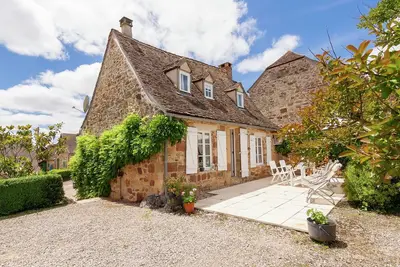 Image de Cottage Heritage avec Piscine à Badefold-d'Ans