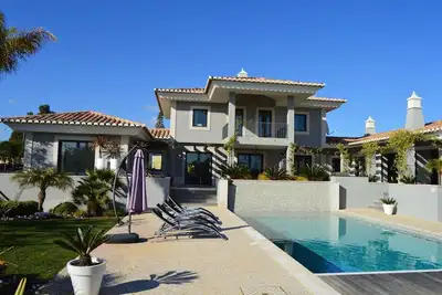 Image de Villa moderne avec piscine près de Carvoeiro