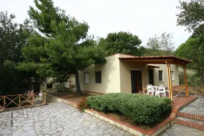 Image de Charmant Vakantiehuis met Privé Zwembad