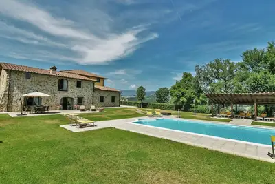 Superbe demeure avec piscine à Poppi