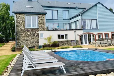Image de Maison de vacances avec piscine et parc à cerfs