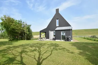 Villa spacieuse à Tzummarum avec cheminée