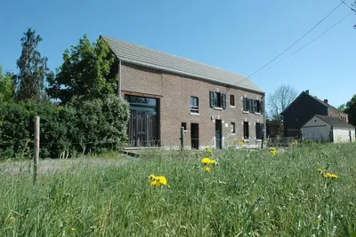 Image de Maison de vacances א Petithan avec jardin