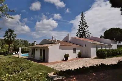 Image de Retraite côtière avec piscine privée