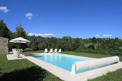 Image de Villa spacieuse avec piscine à Largentière