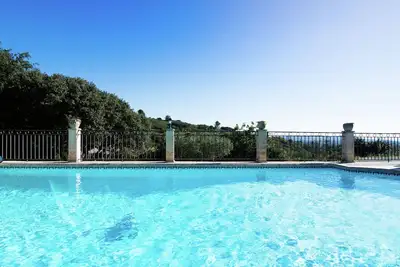 Image de Villa à Lédenon avec piscine privée