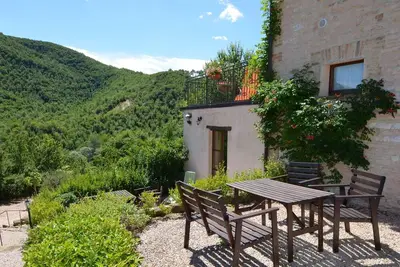 Image de Appartement rural avec un joli jardin, situé à Pergola