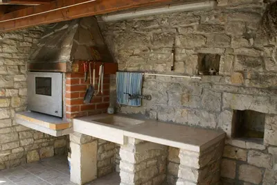 Image de Maison en pierre à Peresiji avec piscine