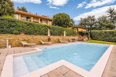 Image de Grand chalet avec piscine privée situé à Cortona